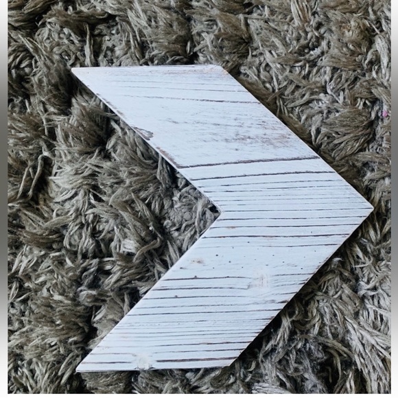 Rustic Wood home decor - Picture 3 of 6